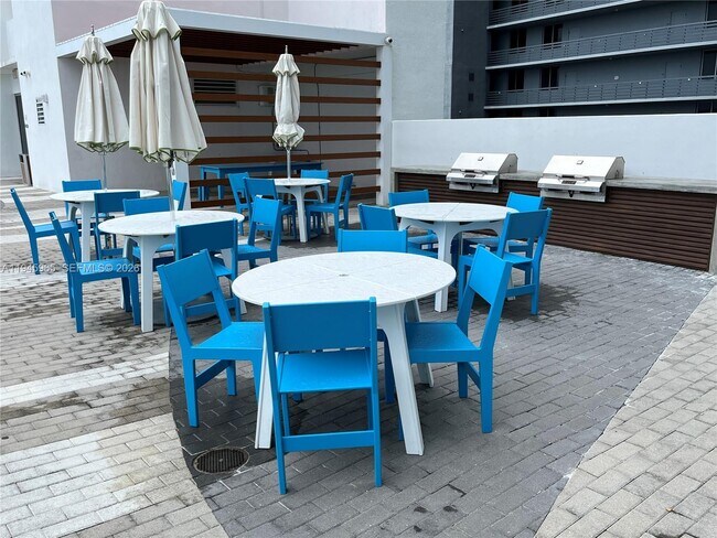 Building Photo - 16385 Biscayne Blvd