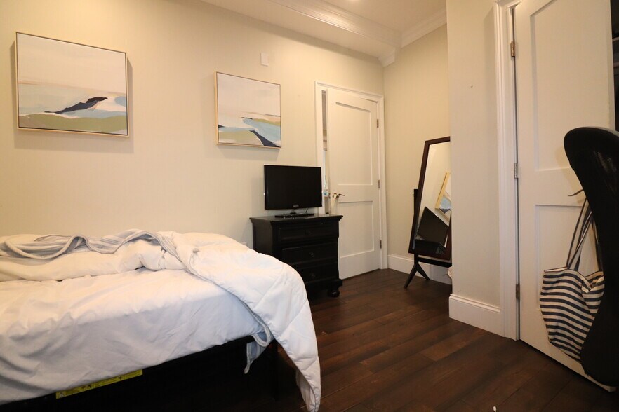 Building Photo - 140 Minden St