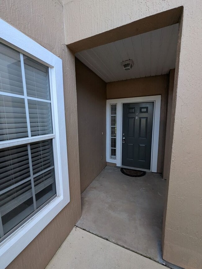 Building Photo - 546 Scrub Jay Dr