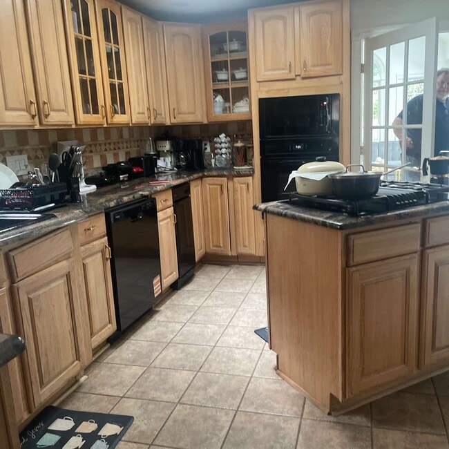 Building Photo - 6308 Joslyn Pl