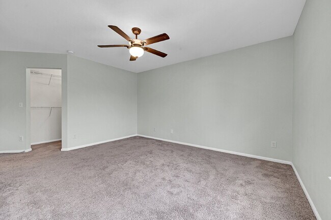 Building Photo - $2,695.00, 3 bed, 2.5 bath located in Denver.