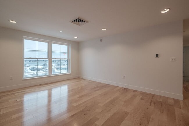 Building Photo - 2BR/2BA Old Port Condo Onsite Parking Available, Fitness Room and Elevator