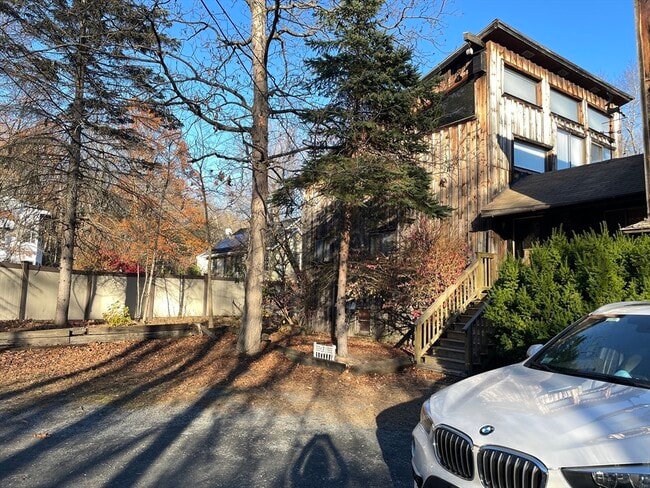 Building Photo - 26 Pelham St