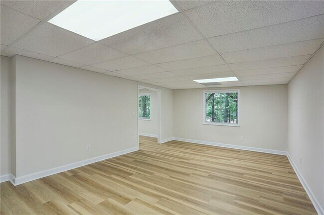 Building Photo - 545 Woodman Pl