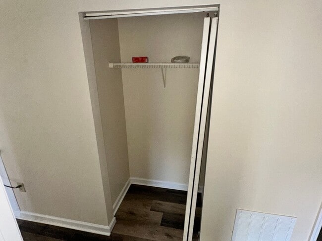 Building Photo - FALL SPECIAL-1/2 Off 2nd Mo! Lovely Condo,...