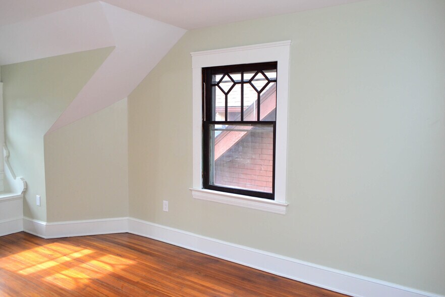 Building Photo - 9909 Newton Ave