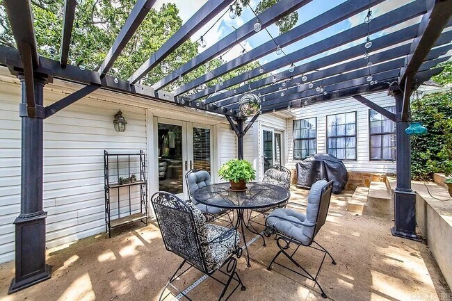 Building Photo - 1717 N University Ave