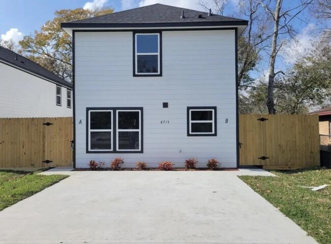 Primary Photo - 8715 Bertwood St