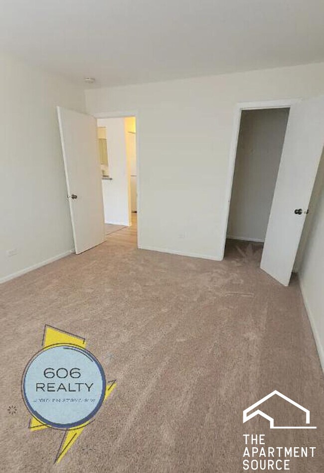 Building Photo - 1039 College Ave