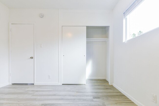 Building Photo - Ocean Avenue Duplex