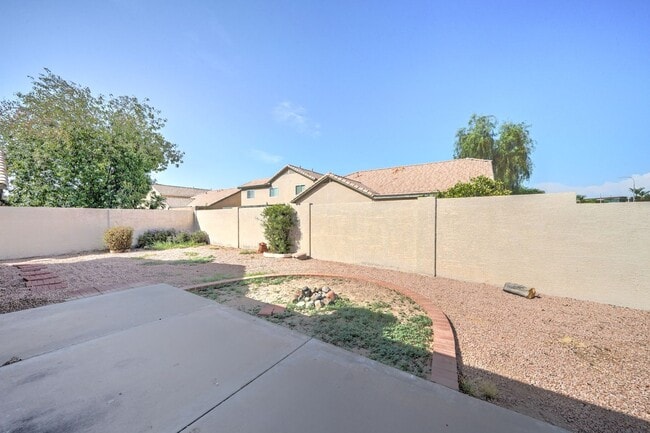 Building Photo - AVAILABLE NOW!!!!!