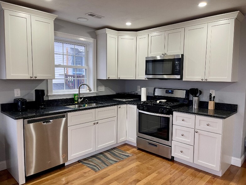 Building Photo - 158B Beacon St