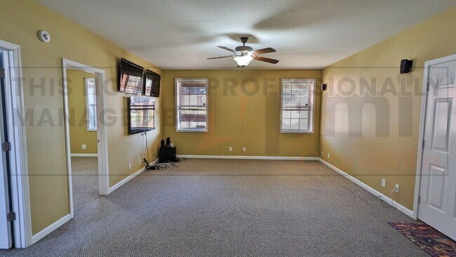 Building Photo - 2780 Cascade Dr