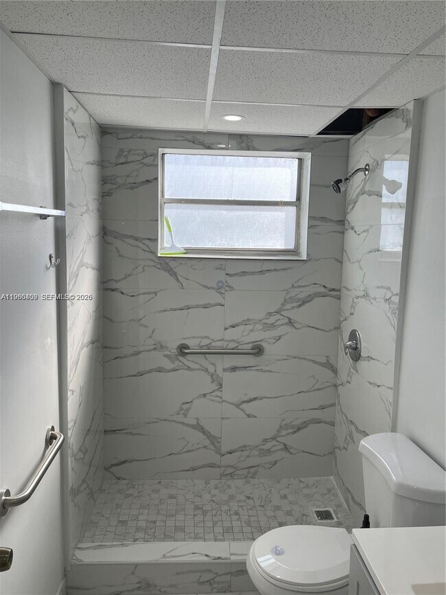 Building Photo - 13685 NE 10th Ave