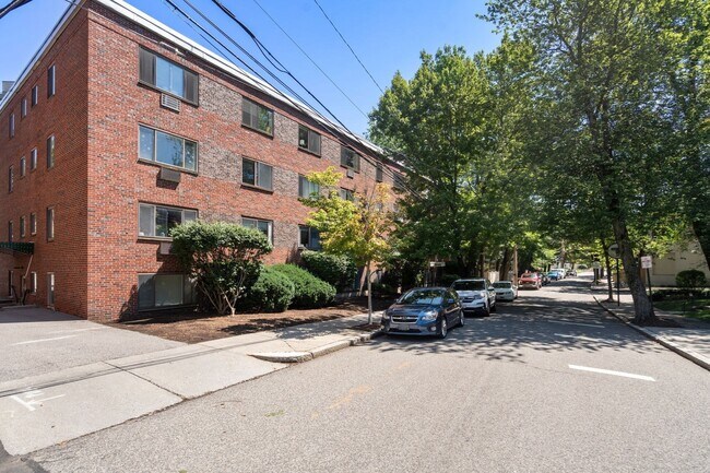Building Photo - 133 Beaconsfield Rd