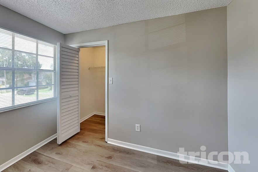 Building Photo - 1604 Palm Leaf Dr