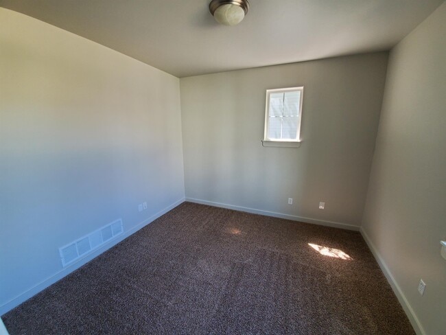 Building Photo - 3883 Bosal St