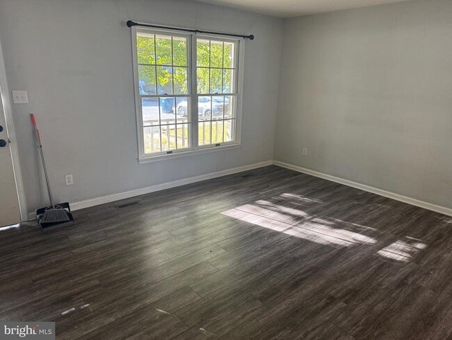 Primary Photo - 100 Cypress Dr