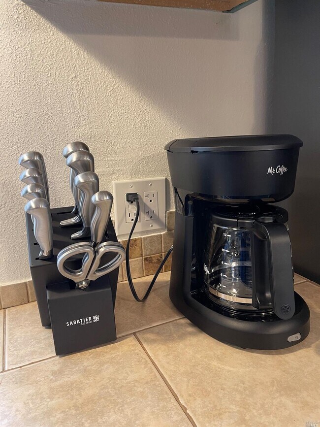 Building Photo - 5168 State Hwy 20