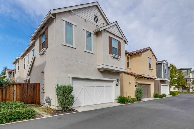 Building Photo - Gorgeous Santa Clara Home with Pool, EV Ho...