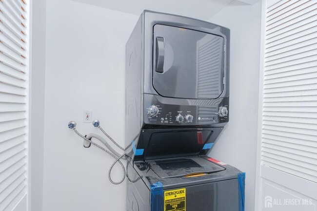 Building Photo - 402 Hidden Village Dr