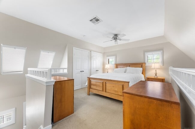 Building Photo - 2124 Old Pond Ln