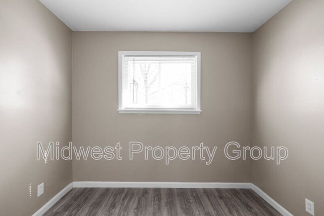 Building Photo - 1421 Vero Dr