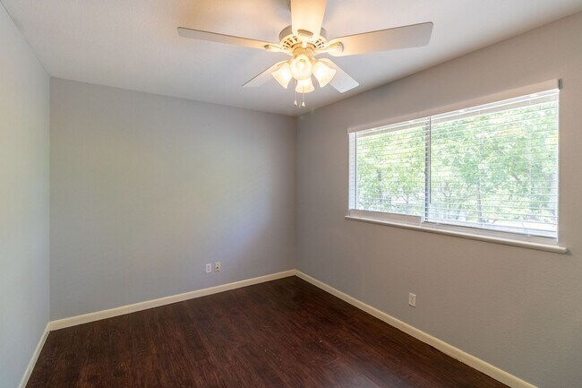 Building Photo - Beautiful 3 bedroom Home in West Congress!