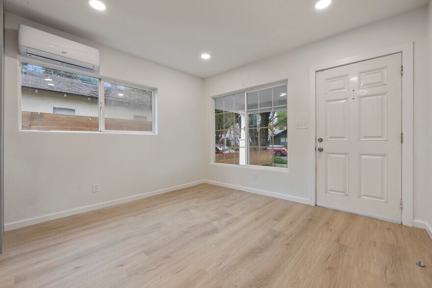 Building Photo - 214 Kimble St