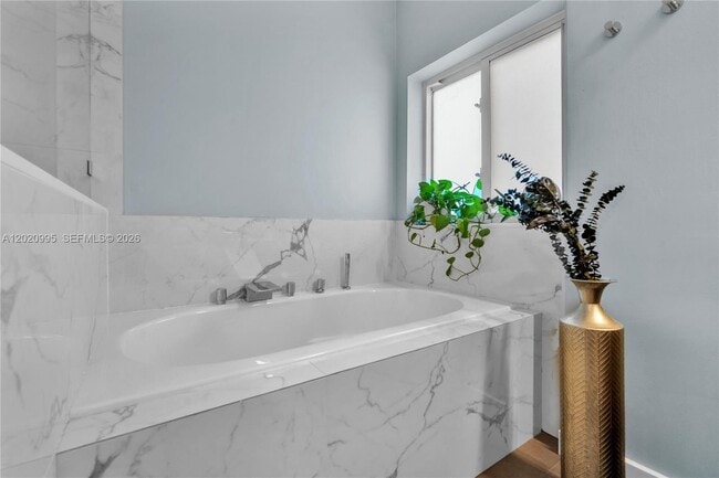 Building Photo - 16601 Sapphire Manor