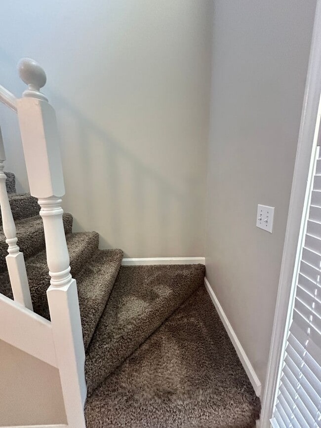 Building Photo - Briarwood West!!!  1/2 OFF FIRST MONTH REN...