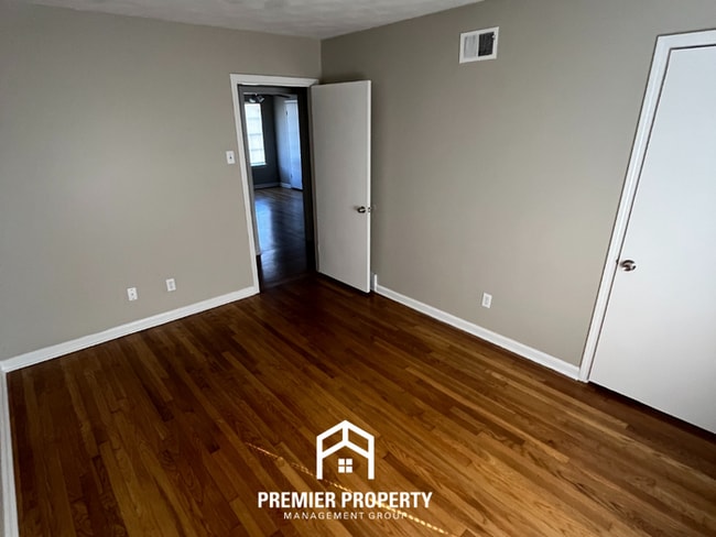 Building Photo - 1601 Favell Dr