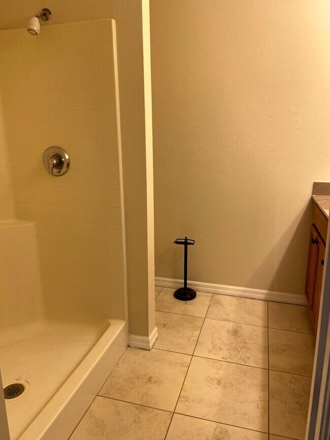 Building Photo - 3302 7th St W