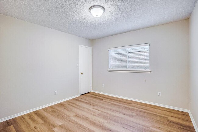 Building Photo - 1001 Howell Terrace Pl