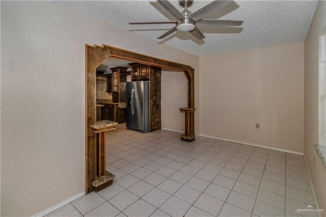 Building Photo - 21 E Saenz Ave