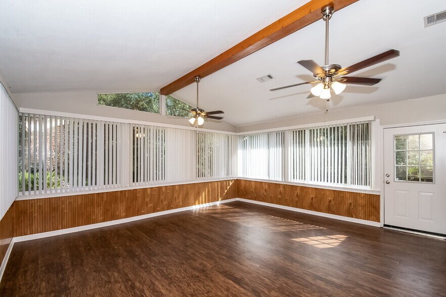 Building Photo - 299 Thornbrook Ct