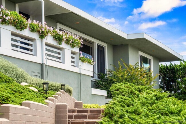 Building Photo - 7201 Country Club Dr
