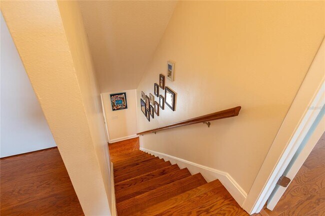 Building Photo - 615 Valle Vista Dr