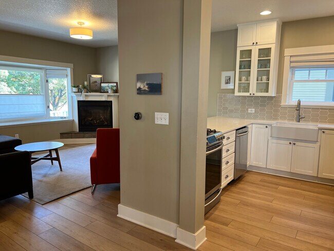 Kitchen - 6111 S Corbett Ave