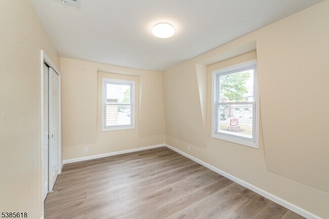 Building Photo - 55 Lakeside Ave