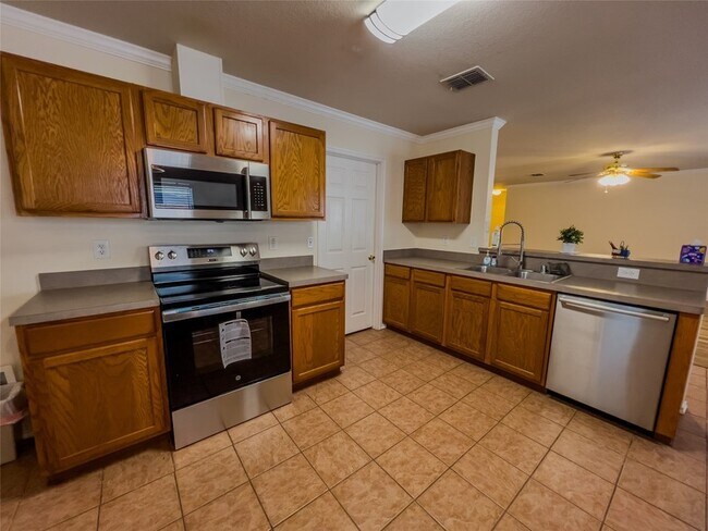 Building Photo - 2900 Bluffs Ct