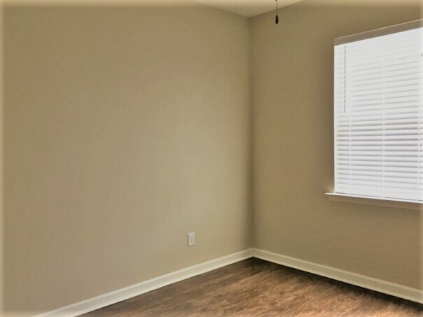 Building Photo - 1142 Moss Grove Dr