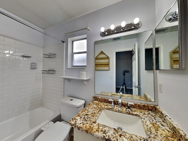 Building Photo - 1118 Vista Palma Way