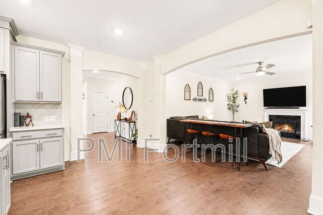 Building Photo - 2218 Idol Rock Dr