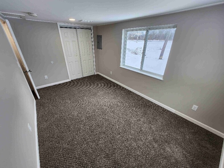 Building Photo - 14572 N Saginaw Rd