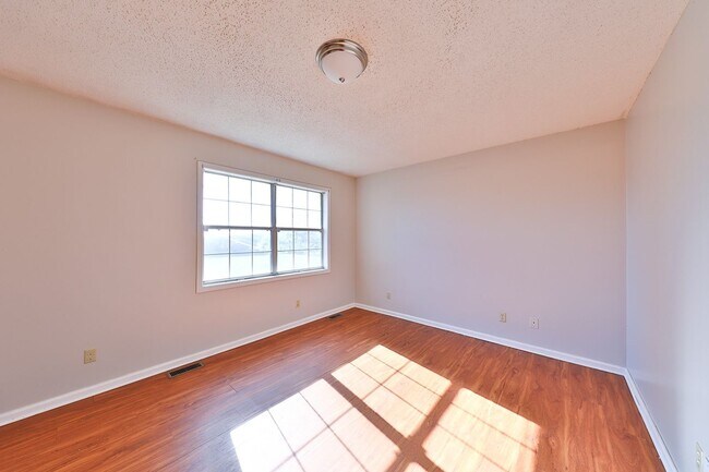 Building Photo - 214 Olive St