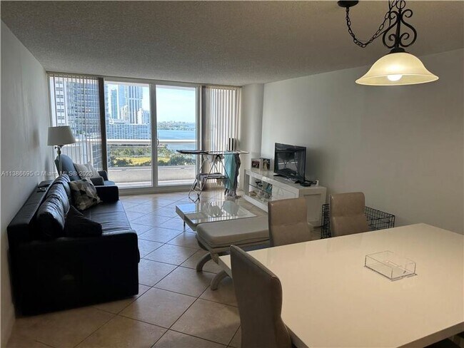 Building Photo - 1717 N Bayshore Dr