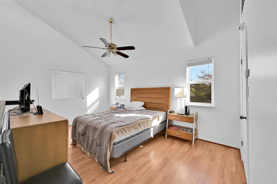 Building Photo - 4011 Coral Springs Dr