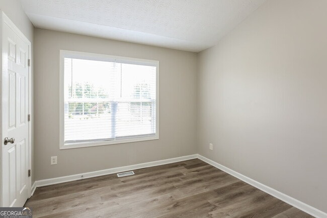 Building Photo - 139 Legacy Dr