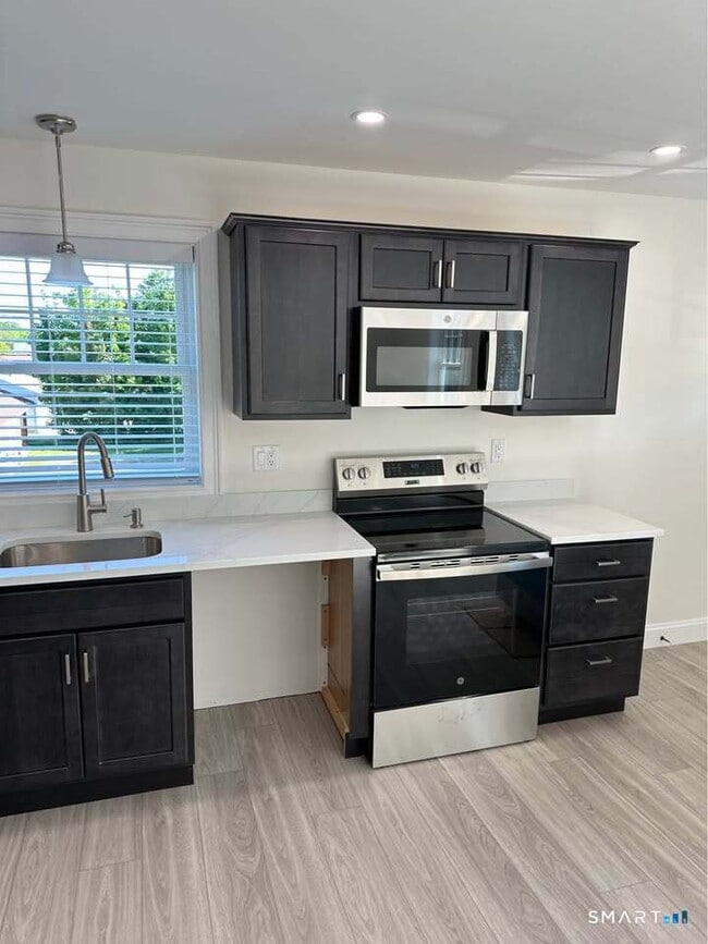 Building Photo - 309 Flanders Rd